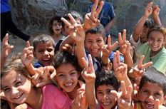 एक झटके में 19 लाख लोगों की बढी मुसीबतें, लेकिन इन बच्चों के चेहरों पर आई मुस्कान, जानिए क्यों