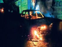 बिहारः मूर्ति विसर्जन के दौरान दो गुट भिड़े, उपद्रवियों ने फेंके बम, कार जलाई