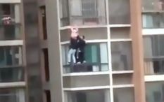 दसवीं मंजिल से गिरी पांच साल की बच्ची, छठे फ्लोर पर अटकी, पड़ोसी ने बचाया

