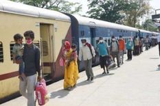 राहत भरी खबरः दिल्ली से एक हजार यात्रियों को लेकर स्पेशल ट्रेन पहुंची असम
