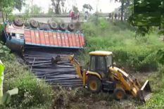 लॉकडाउन में बिहार पर टूटा कहर! बस-ट्रक की टक्कर में प्रवासी मजदूरों की मौत