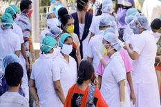कोलकाता से मणिपुर लौटी 300 से ज्यादा नर्सें, लोग करते थे ऐसा गंदा बर्ताव... 