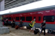 त्रिपुरा से प्रवासी मजदूरों को लेकर बिहार पहुंचीं ट्रेनें, भेजा गया क्वारंटाइन सेंटर

