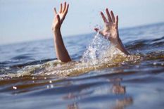 West Champaran: गंडक नदी में डूबे दो किशोर, गोताखोरों की ली जा रही मदद





