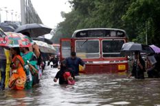 चक्रवाती तूफान के बाद मुंबई में तेज बारिश, कई राज्य के लिए भी चेतावनी जारी
