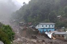 बारिश बनी आफत, मलबे में जिंदा दफन हो गए एक ही परिवार के 4 लोग