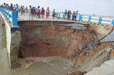 263 करोड़ रुपए से बना था पुल, 29 दिन में ही बह गया, अब निशाने पर आई नीतीश सरकार