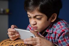 डिजिटल क्लास से सावधान! बच्चों में बढ़ सकता है सर्वाइकल का खतरा