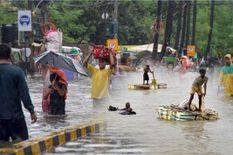 बिहार में बाढ़ का प्रचंड रूप जारी, मरने वालों की संख्या बढ़कर 19 हुई