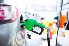 सरकार का चौंकाने वाला फैसला, अपनी कार में 10 लीटर से ज्यादा नहीं भरवा सकेंगे पेट्रोल-डीजल