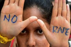 सामूहिक बलात्कार पीड़ितों से मिली त्रिपुरा महिला आयोग की अध्यक्ष चुरीबारी  