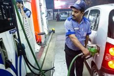 पेट्रोल की कीमत अपने नए सर्वकालिक उच्चस्तर पर, 100 रुपये के पार पहुंची