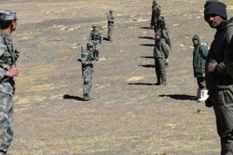 चीन ने लद्दाख के ​​​​​​​स्पांगुर गैप में तैनात किए टैंक और तोपें, दोनों देशों के सैनिक आमने-सामने