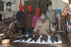 बिहार चुनाव के दौरान खूनी खेल की तैयारी, पुलिस ने पकड़ा हथियारों का जखीरा