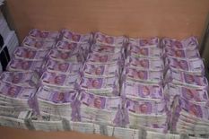 गजबः मजदूर ने कभी नहीं खोला बैंक खाता, फिर भी उसके खाते में जमा हैं 9.99 करोड़ रुपए