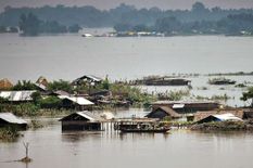 बाढ़ ने असम में मचाई त्राही त्राही, 21 जिलों के हालात गंभीर, 5 लाख लोग प्रभावित