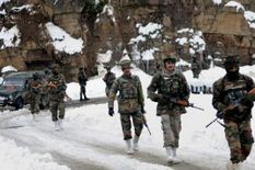 शरीर को जमा देने वाली ठंड में भी डटे हुए भारतीय सैनिक, चीन को मिल रहा है मुंहतोड़ जवाब