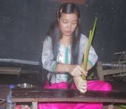 कमल के फूल की डंडी से धागा बनाने वाली मणिपुरी युवती की PM मोदी ने की सराहना



