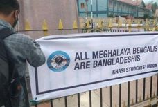 छात्रों ने लगाए विवादित बैनर, बंगालियों को बताया 'बांग्लादेशी', मिली चेतावनी

