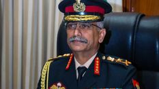 भारत-चीन सीमा विवाद: लद्दाख में सीमा का दौरा करेंगे सेना के कमांडर M. नरवणे