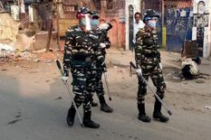 बिहार चुनावः पोलिंग बूथ पर मतदान के बीच हुई फायरिंग, युवक के मारी गई 8 गोलियां, मच गया हड़कंप