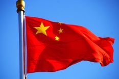 चुनौतियों के भंवर में चांद पर लहता 5 सितारा चीन का लाल राष्ट्रीय झंडा...