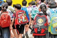 केंद्रीय शिक्षा मंत्रालय ने जारी की बैग पॉलिसी, अब 5kg से अधिक नहीं होगा बस्‍ते का भार
