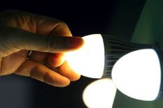 LED लाइट्स की मदद से खत्म हो सकता है कोरोना वायरस, वैज्ञानिकों ने किया दावा