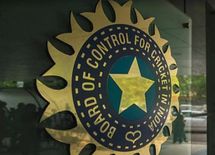 बीसीसीआई 2021-22 के घरेलू सत्र में 13 टूर्नामेंटों और 1054 घरेलू मैचों का करेगा आयोजन



