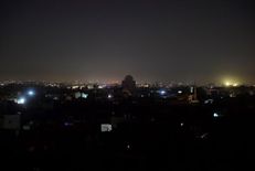 अंधेरे में डूबे पाकिस्तान के कई अहम शहर, ट्विटर पर ट्रेंड करने लगा #blackout

