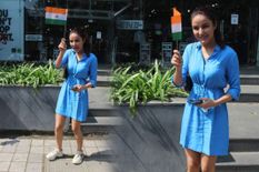 ब्लू कलर की शार्ट स्कर्ट में नज़र आई Jasmin bhasin, तिरंगे के साथ स्पेशल फोटो 