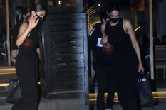 Latest Pics : ब्लैक कलर की कैजुअल आउटफिट में नजर आई Deepika Padukone
