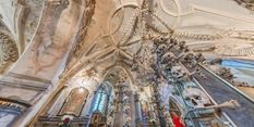 दुनिया का सबसे डरावना चर्च, जिसे सजाया गया नर कंकालों से 