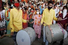 गुजरात में मोदी सरकार की धूम, बंपर जीत की ओर BJP, कांग्रेस को लगा तगड़ा झटका