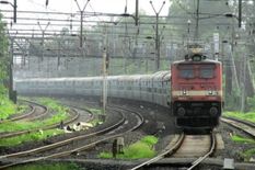 यात्रिगण ध्यान दें! रेलवे ने रद्द की ये ट्रेनें, कईयों के टाइम-टेबल में हुआ बदलाव, देखें नया टाइम