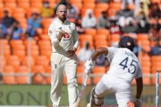 ताश के पत्तों की तरह ढह गई टीम इंडिया, इंग्लैंड के 2 गेंदबाजों ने दिया करार जवाब