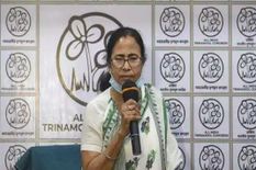 बंगाल चुनाव: ममता बनर्जी ने खोले पत्ते, जारी की 291 TMC उम्मीवारों की लिस्ट