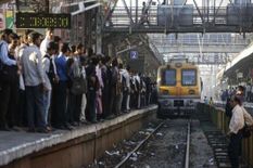 रेल यात्रियों को तगड़ा झटका, ट्रेनों का बढ़ गया है किराया, प्लेटफॉर्म टिकट भी हुआ महंगा