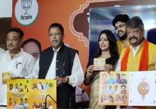 पूरी तैयरी में भाजपा,  बंगाल चुनाव प्रचार के लिए जारी किया 'गोरबो सोनार बांग्ला' गीत
