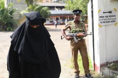 अब श्रीलंका बना मुस्लिमों का दुश्मन, महिलाओं के बुर्का पहनने पर लगाया प्रतिबंध, मदरसे किए जाएंगे बंद
