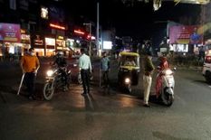 अब गुजरात पर टूटा कोरोना का कहर, अहमदाबाद, वड़ोदरा, सूरत और राजकोट में लगा नाइट कर्फ्यू
