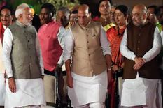 West Bengal Election 2021: ममता के बाद अब BJP के 3 नेताओं पर चुनाव आयोग का डंडा, हुई कार्रवाई