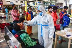 बिहार में तेजी से बढ़ रहा है कोरोना वायरस, नीतीश सरकार अलर्ट पर, स्वास्थ्यकर्मियों की छुट्टियां रद्द