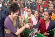 असम चुनावः जोरहाट में प्रियंका गांधी ने पीएम मोदी से पूछे सवाल, कहा- कभी गए हो चाय बागान ?, बागान श्रमिकों की देखी है दुर्दशा ? 