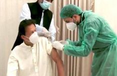 चीन ने पाकिस्तान को दान में वैक्सीन,  PM इमरान खान ने लगवाई चीनी वैक्सीन और हो गए कोरोना के शिकार
