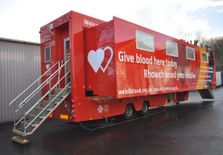 असम मोबाइल वैनः गुवाहाटी के मारवाड़ी अस्पतालों में मोबाइल रक्तदान वैन लॉन्च