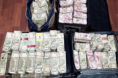 चुनाव से पहले सड़क पर पड़ी बोरी में मिले करोड़ों रुपए, मौके पर पहुंचे चुनाव अधिकारी