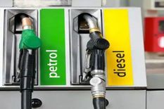 जल्दी से फुल करवा लें गाड़ी की टंकी, आज घट चुकी है पेट्रोल-डीजल की कीमत