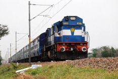 Indian Railways:  यात्री कृपया ध्यान दें : 1 अप्रैल से कुछ रूट पर नई ट्रेन चलाने का ऐलान, यात्रा से पहले चेक कर लें टाइम और डिटेल्स