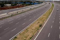 Srinagar-Jammu highway पर साप्ताहिक मरम्मत कार्य के लिए यातायात स्थगित 

